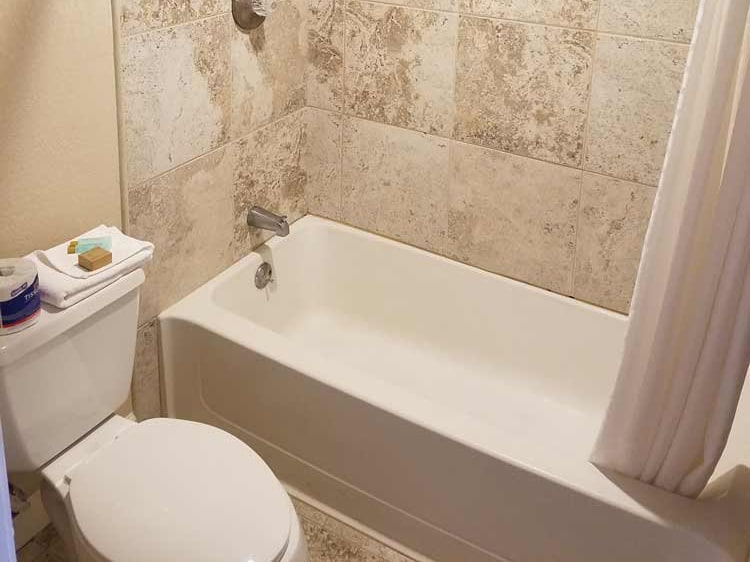 More Photos Of 901 S Fossil St, Russell Hotel For Sale
