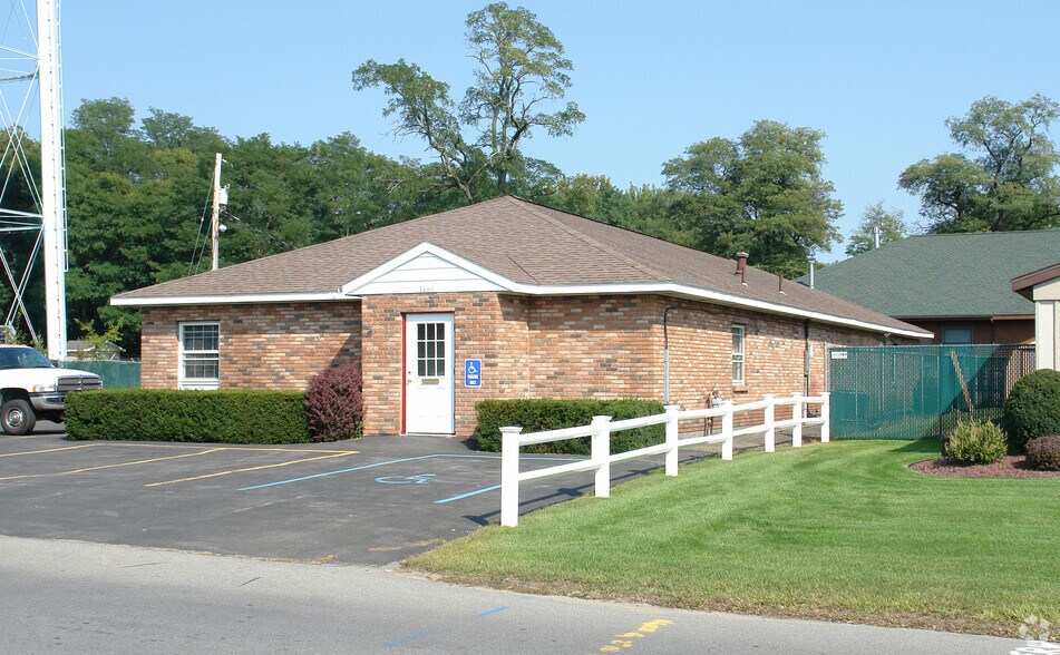 More Photos Of 1660 Tower St, Schenectady Office For Sale