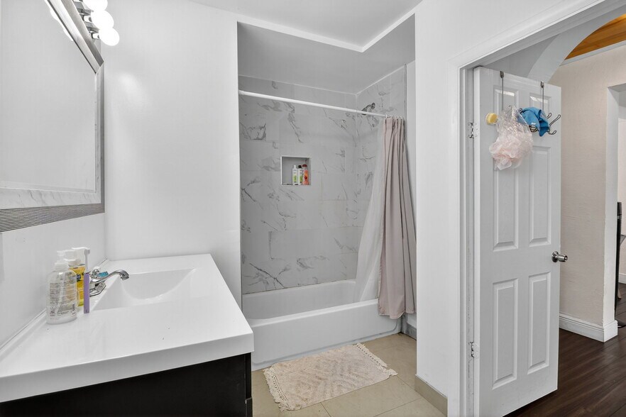 More Photos Of 1680 NW 22nd Ct, Miami Multifamily For Sale