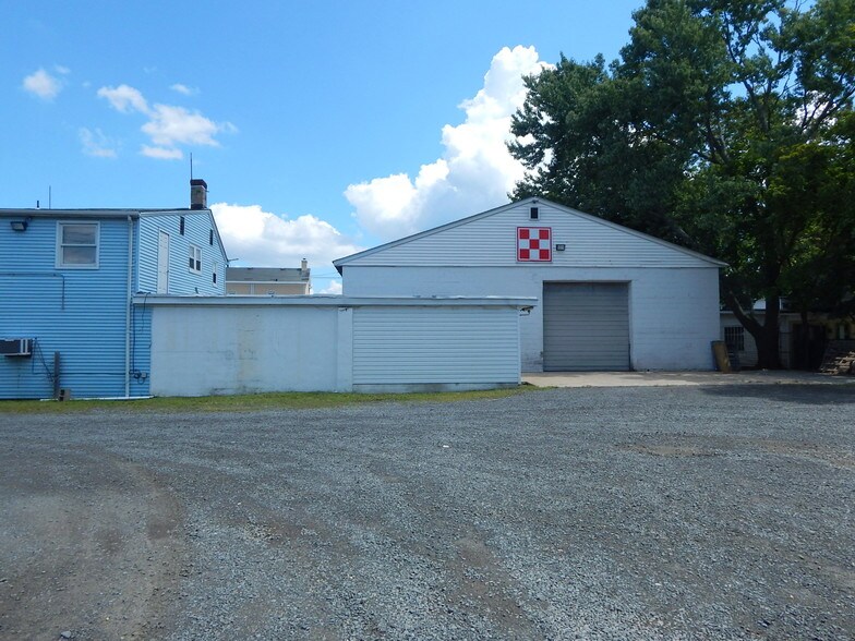 More Photos Of 7-11 Water St, Englishtown General Retail For Lease