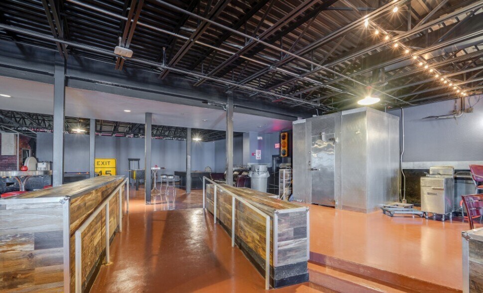 More Photos Of 1130 W Trinity Mills Rd, Carrollton General Retail For Sale