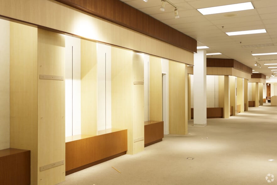 More Photos Of 5600 Harvey St, Muskegon Department Store For Sale