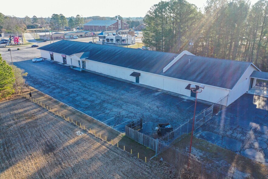 More Photos Of 5845 Yadkin Rd, Fayetteville General Retail For Lease