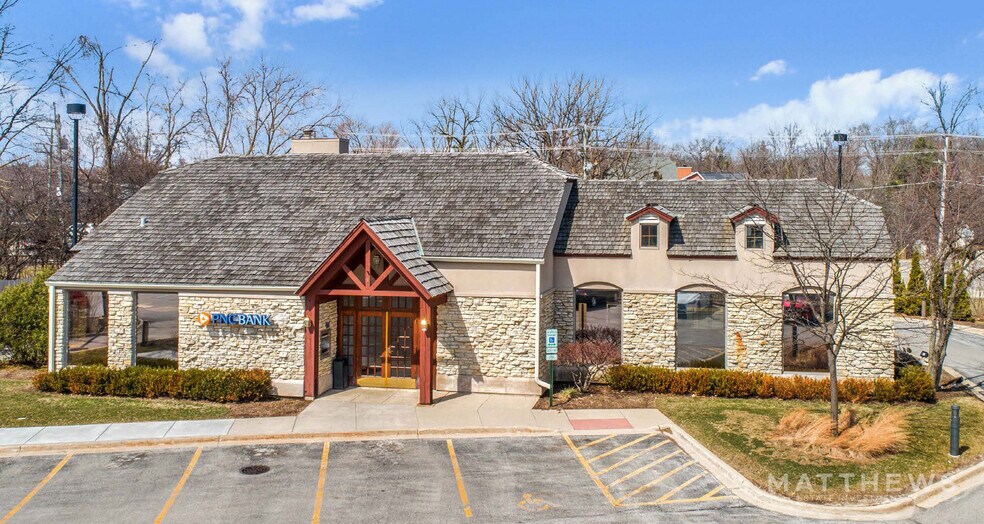 Primary Photo Of 2595 Waukegan Rd, Bannockburn Bank For Lease