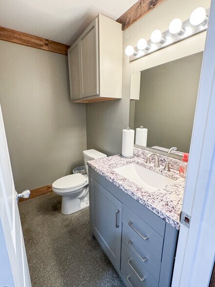 More Photos Of 17230-17232 Bel-Ray Pl, Belton Warehouse For Sale