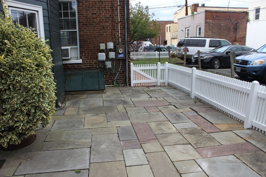 More Photos Of 108-114 S Patrick St, Alexandria Office Residential For Lease