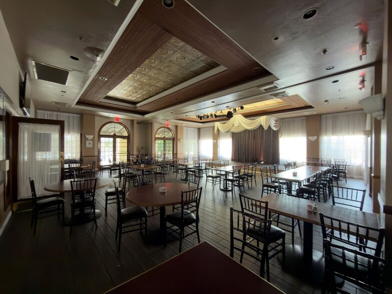 More Photos Of 8950 Laurel Canyon Blvd, Sun Valley Restaurant For Sale