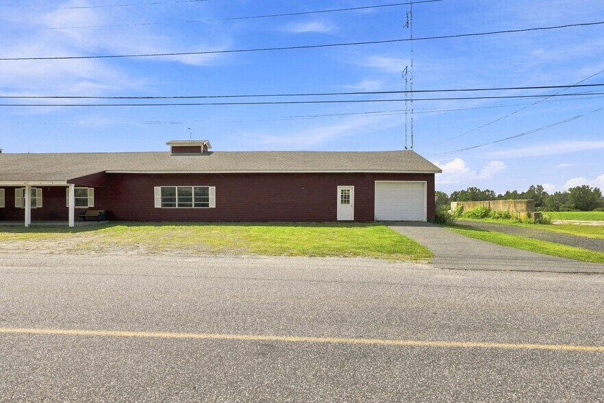More Photos Of 160 E Hill Rd, Monson Freestanding For Lease