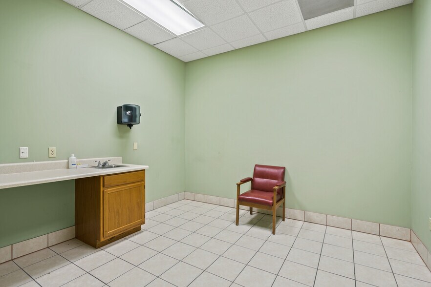 More Photos Of 2255 Dunn Ave, Jacksonville Medical For Lease