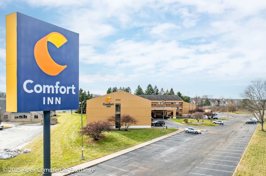 Primary Photo Of 525 N Canal Rd, Lansing Hotel For Sale