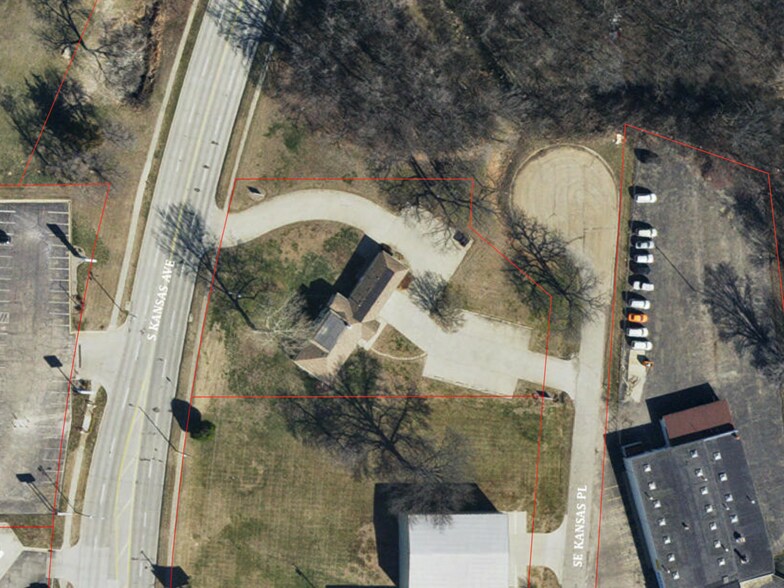 Primary Photo Of 2855 SE Kansas Pl, Topeka Veterinarian Kennel For Sale