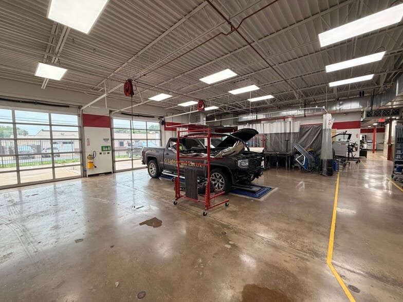 More Photos Of 202 Comstock St W, Dallas Warehouse For Lease