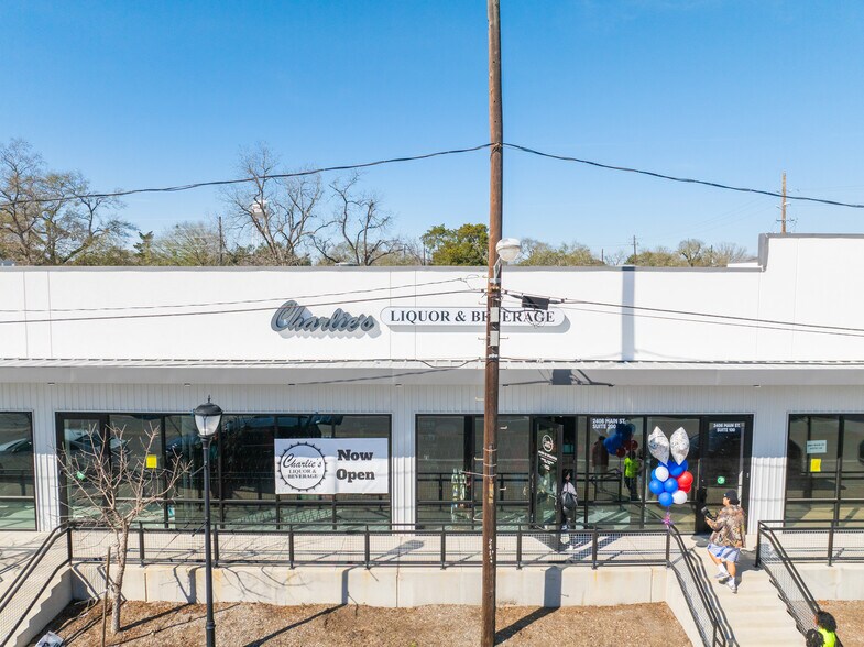 More Photos Of 2406 Main St, Waller Storefront For Lease