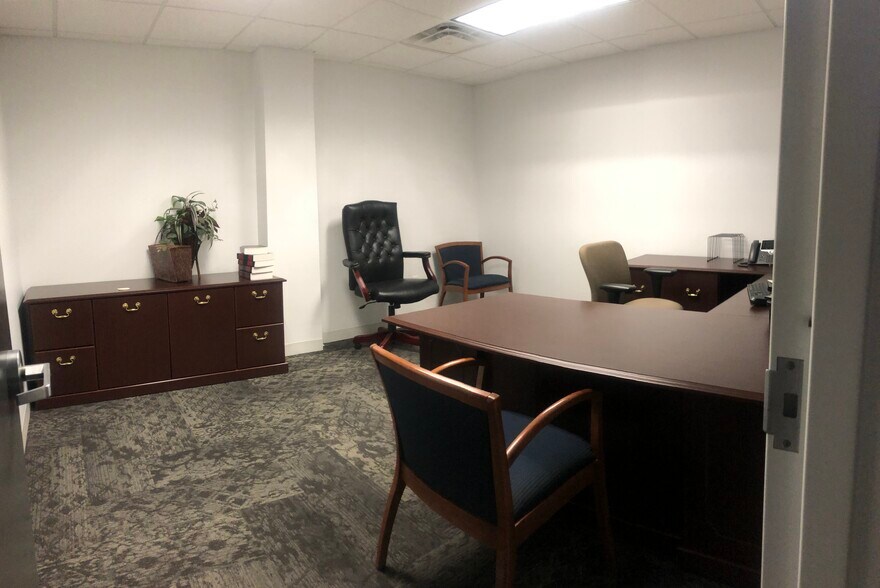 More Photos Of 7900 Tanners Gate Ln, Florence Office For Lease