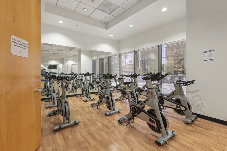 More Photos Of 300 Oceangate, Long Beach Office For Lease