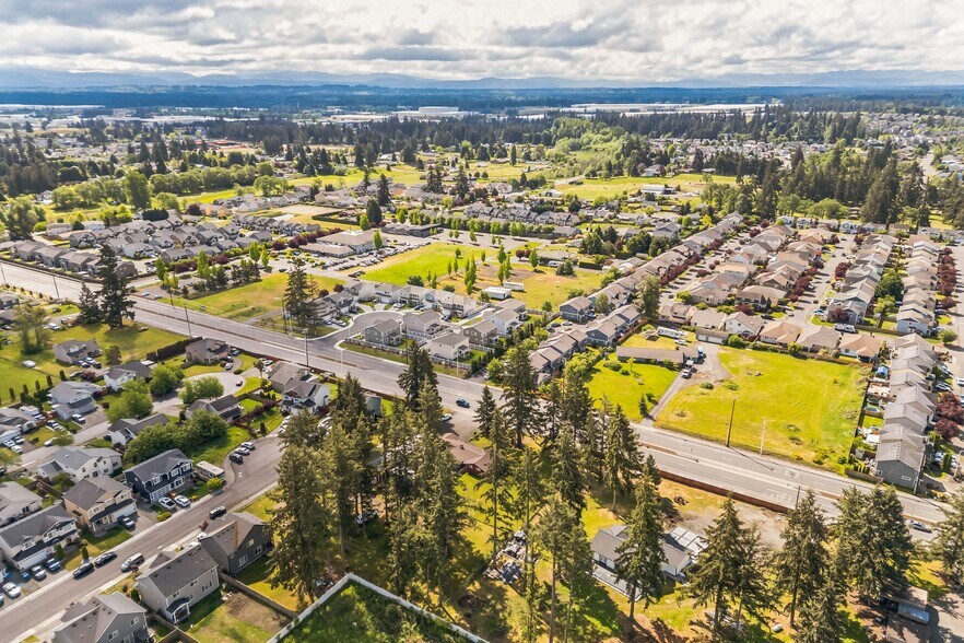 More Photos Of 2515 176th St E, Tacoma Showroom For Sale