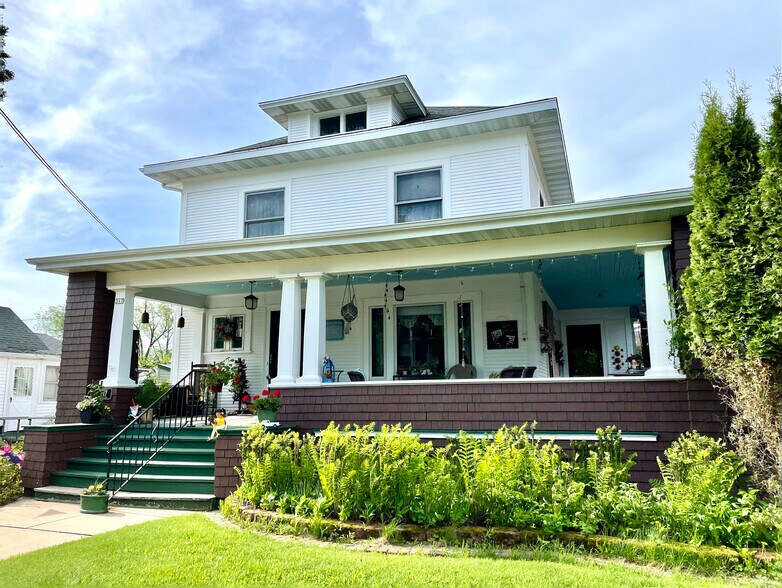 Primary Photo Of 317 E Park Ave, Minocqua Hotel For Sale