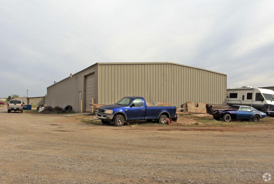 Primary Photo Of 811 S Sunnylane Rd, Moore Unknown For Lease