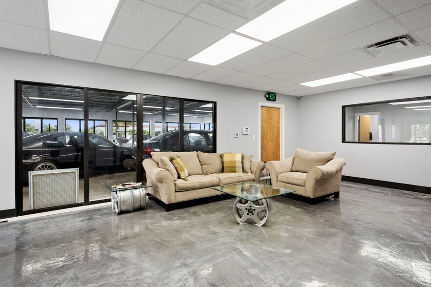 More Photos Of 1441 S Powerline Rd, Pompano Beach Auto Dealership For Lease