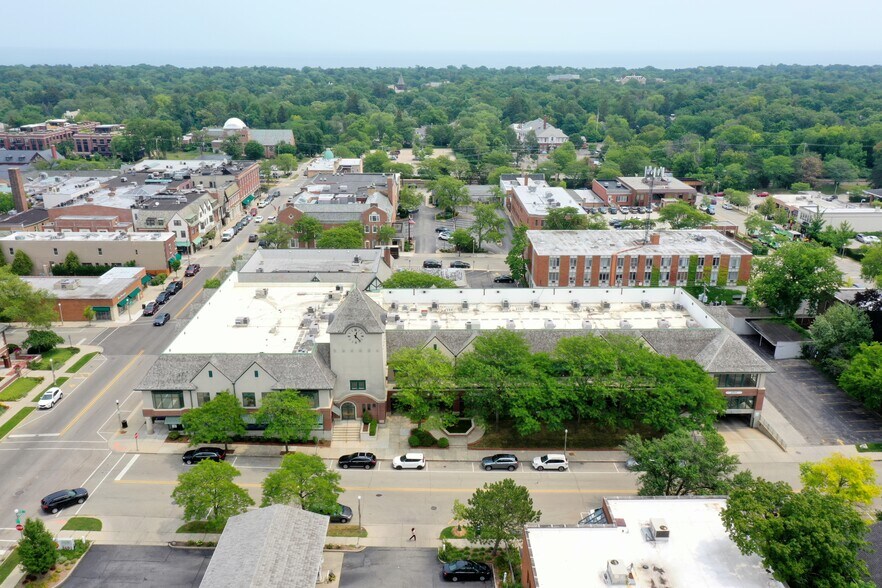 More Photos Of 225 E Deerpath, Lake Forest Storefront For Sale
