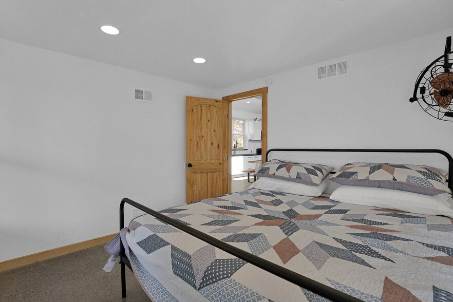 More Photos Of 21360 State Route 327, Laurelville Specialty For Sale