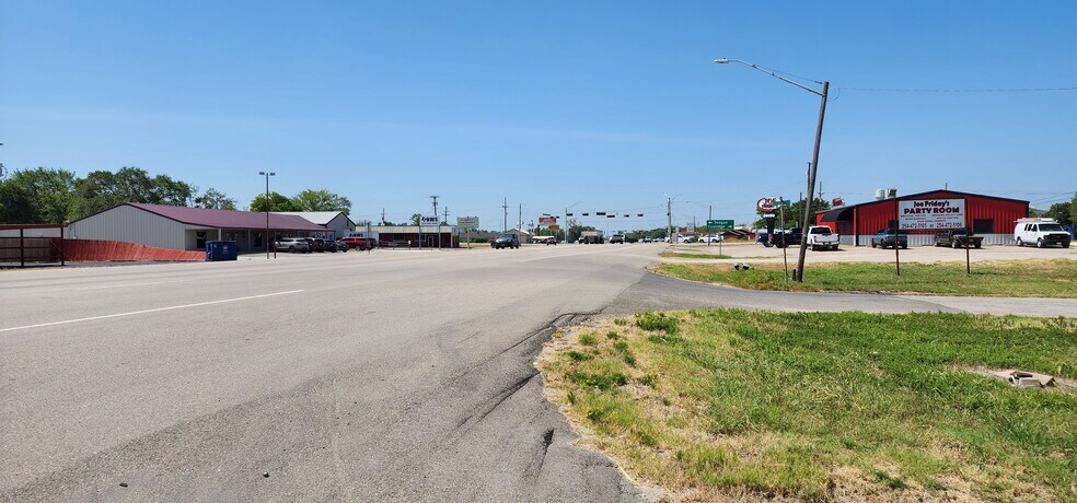 More Photos Of 701 N Martin Luther King Jr Hwy, Mexia Restaurant For Sale