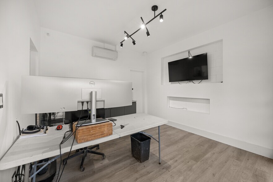 More Photos Of 3225 Mccallum Rd, Abbotsford Warehouse For Sale