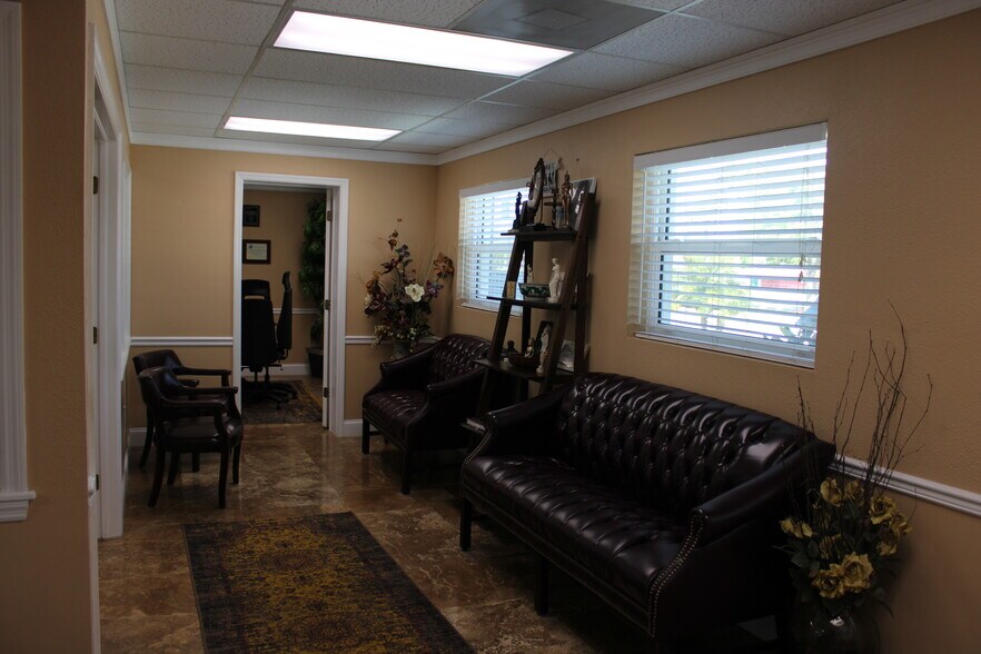 More Photos Of 1505 Lakeview Rd, Clearwater Office For Lease