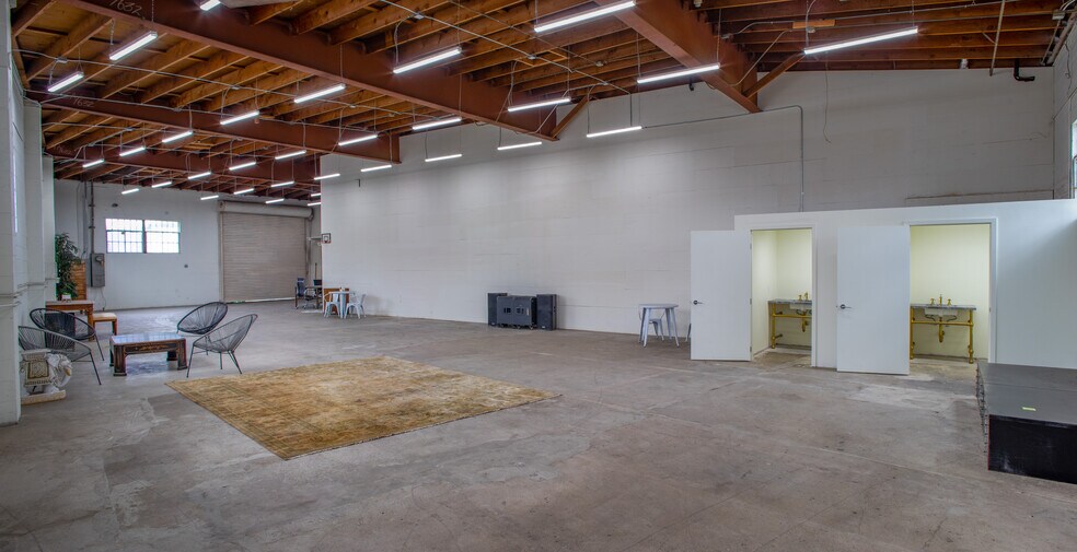 More Photos Of 3641-3645 10th Ave, Los Angeles Showroom For Lease