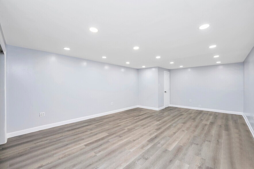 More Photos Of 1840 Falmouth Ave, New Hyde Park Warehouse For Sale