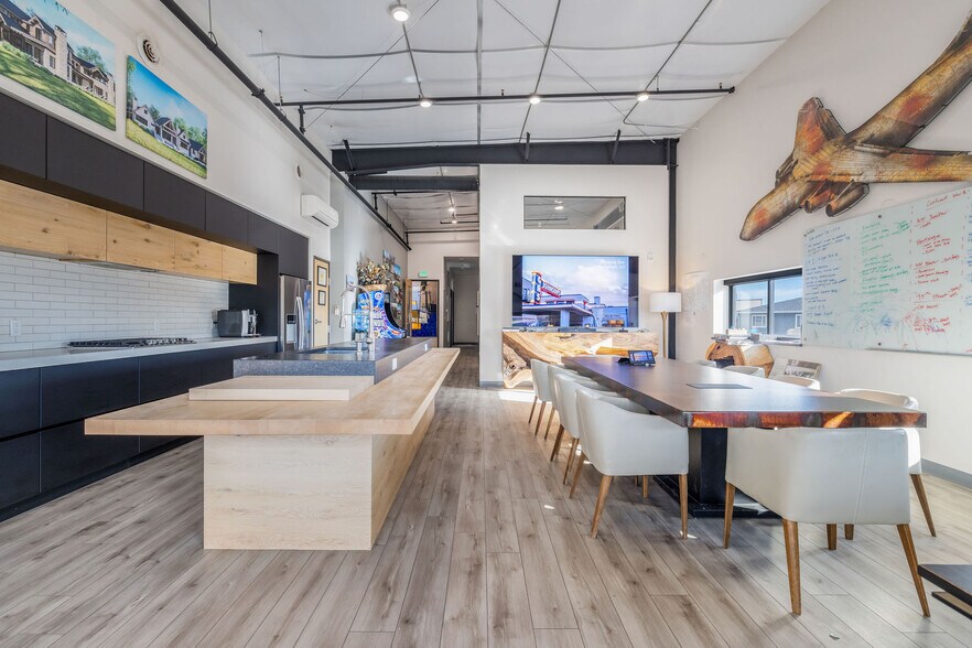 More Photos Of 3040 Airport Dr, Erie Flex For Sale