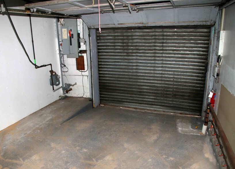 More Photos Of 2306 West St, Union City Auto Repair For Lease