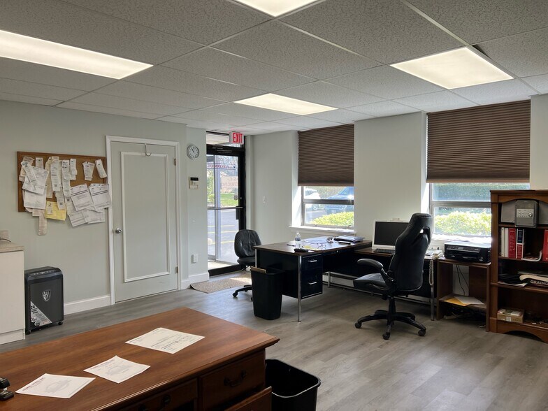 More Photos Of 100-122 Keyland Ct, Bohemia Warehouse For Sale