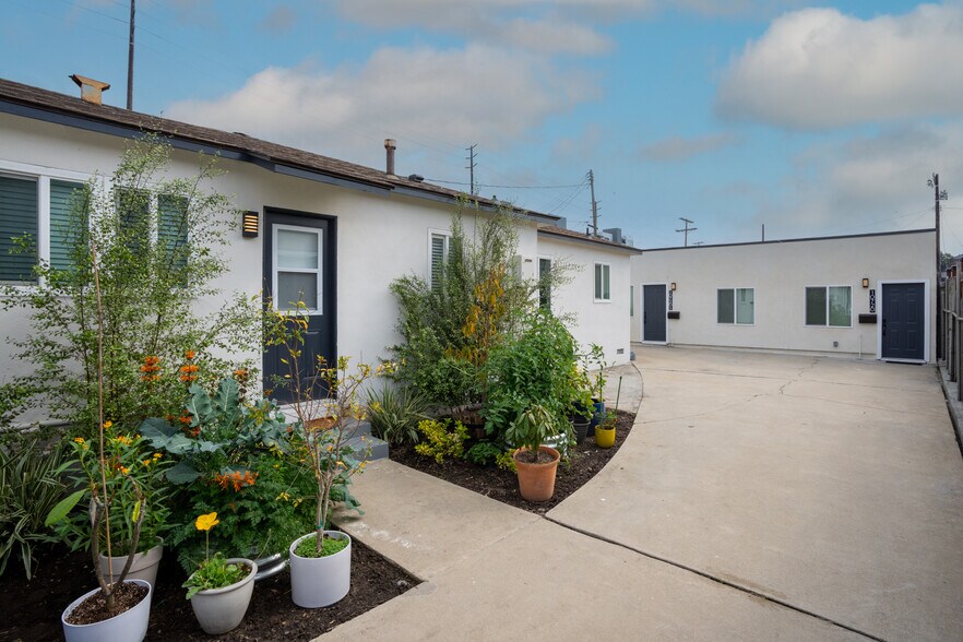 More Photos Of 10720 Charnock Rd, Los Angeles Multifamily For Sale