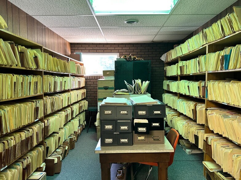 More Photos Of 410 N 1st St, Haskell Office For Sale