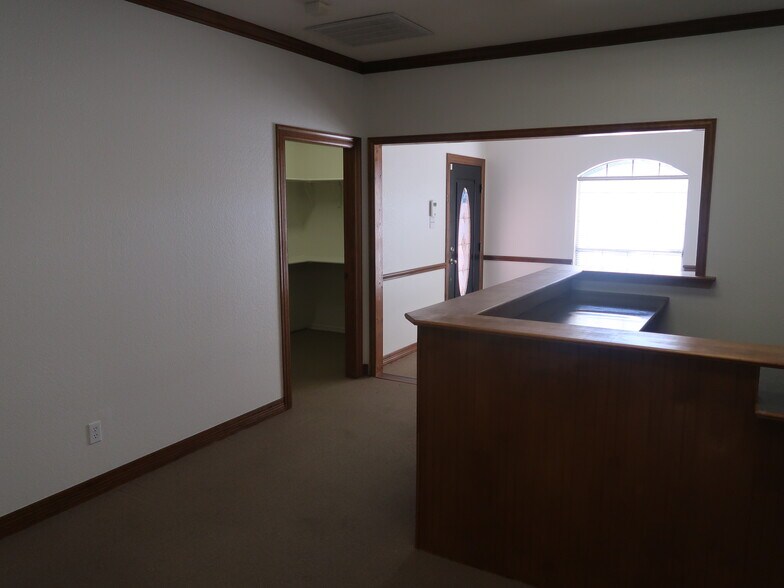 More Photos Of 124 W Harwood Rd, Hurst Medical For Lease