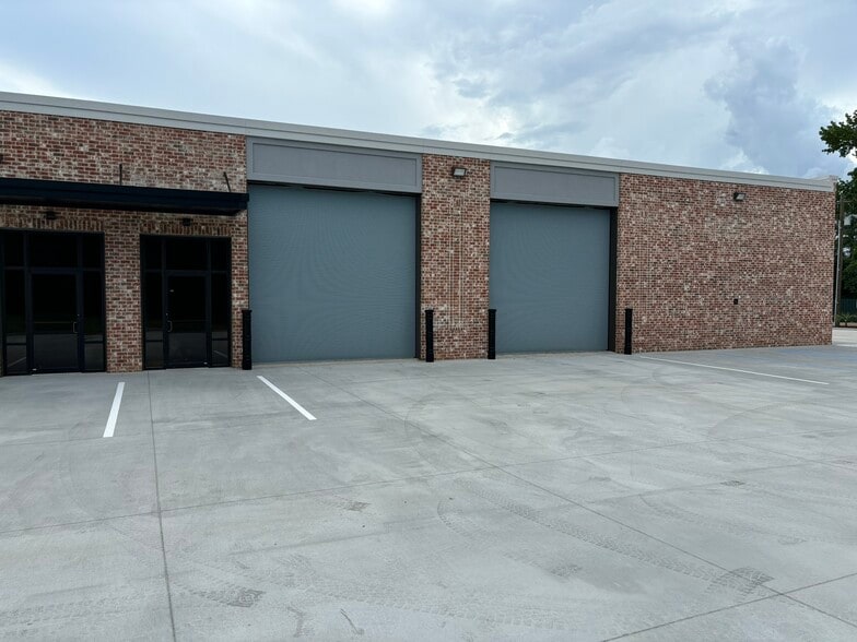 More Photos Of 230 Casey's Ln, Flowood Light Distribution For Lease