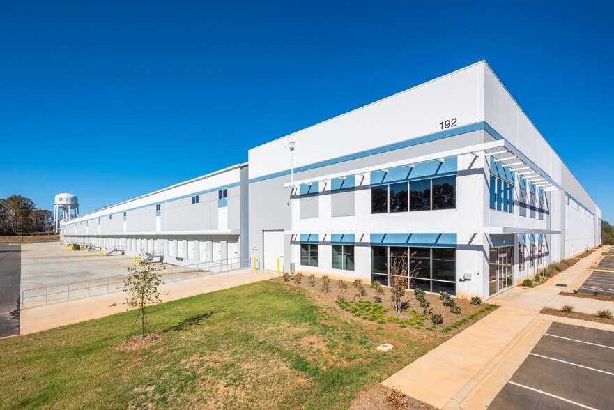 More Photos Of 192 Woodlawn St, Belmont Warehouse For Lease