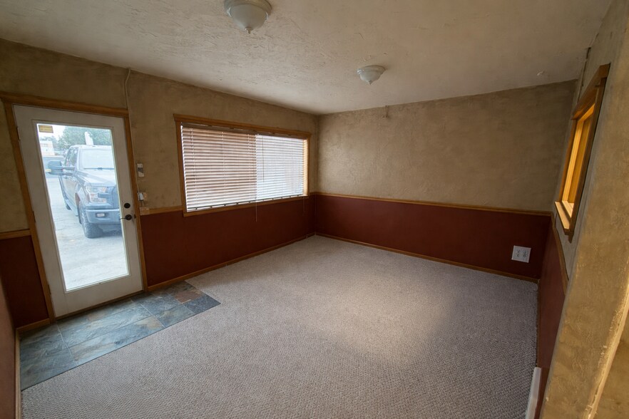 More Photos Of 1427 SW Highland Ave, Redmond Office For Lease