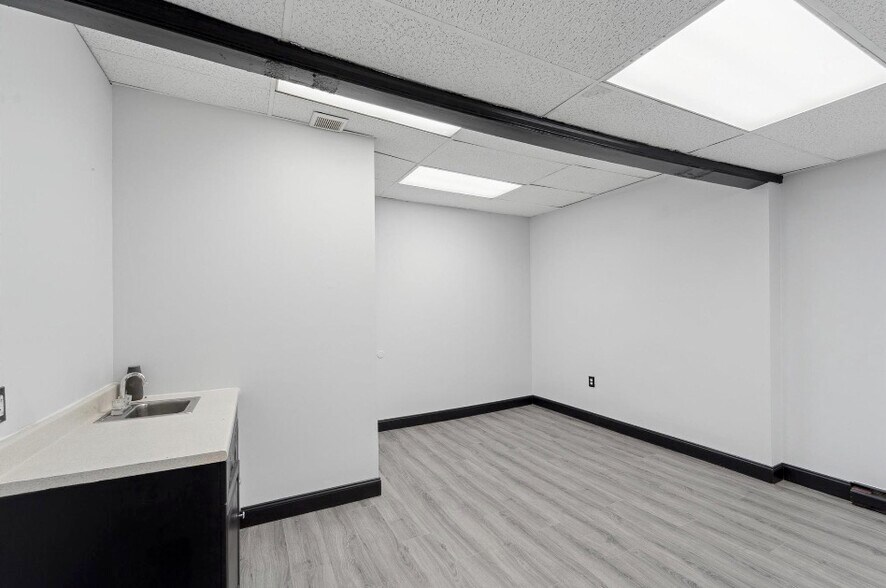 More Photos Of 1937 E Passyunk Ave, Philadelphia Storefront Retail Residential For Lease