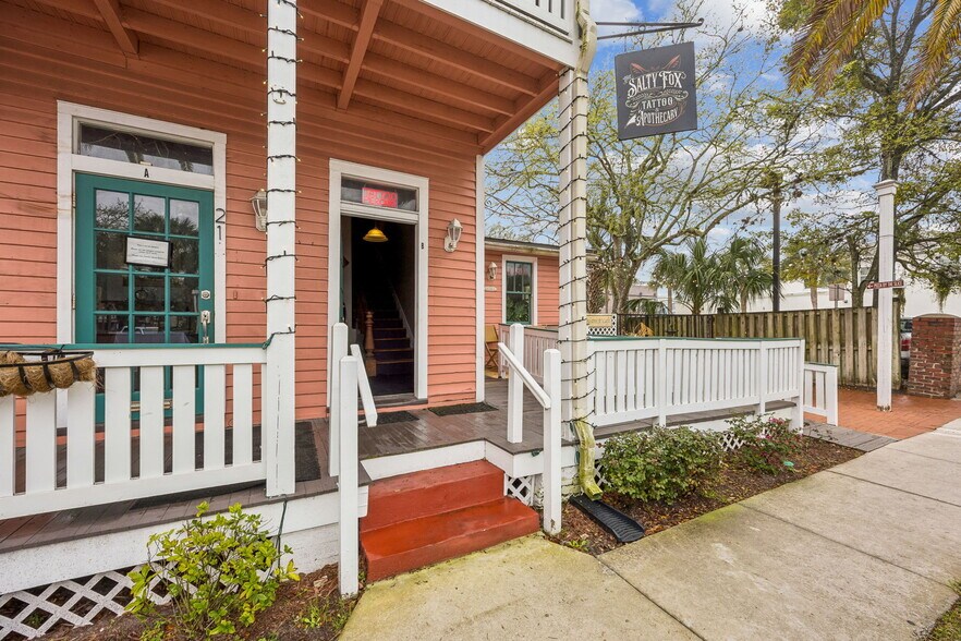 More Photos Of 218 Ash St, Fernandina Beach Freestanding For Sale