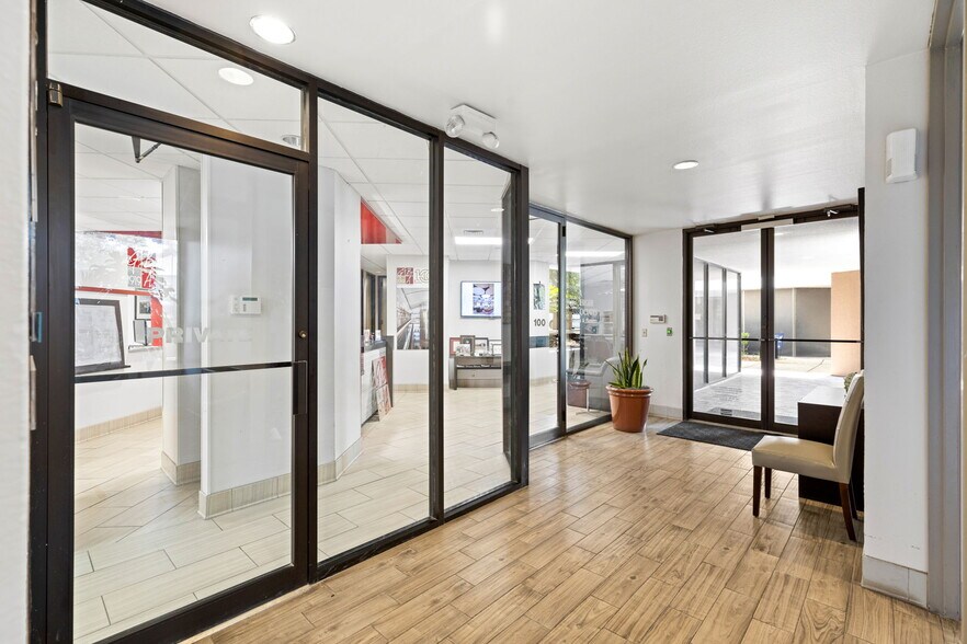 More Photos Of 5545 Fredericksburg Rd, San Antonio Office For Sale