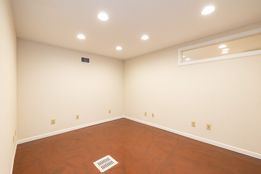 More Photos Of 717 W Riordan Rd, Flagstaff Storefront Retail Office For Sale