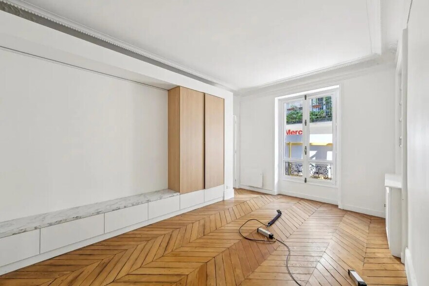 More Photos Of 10 Avenue De L'Opera, Paris Office For Sale