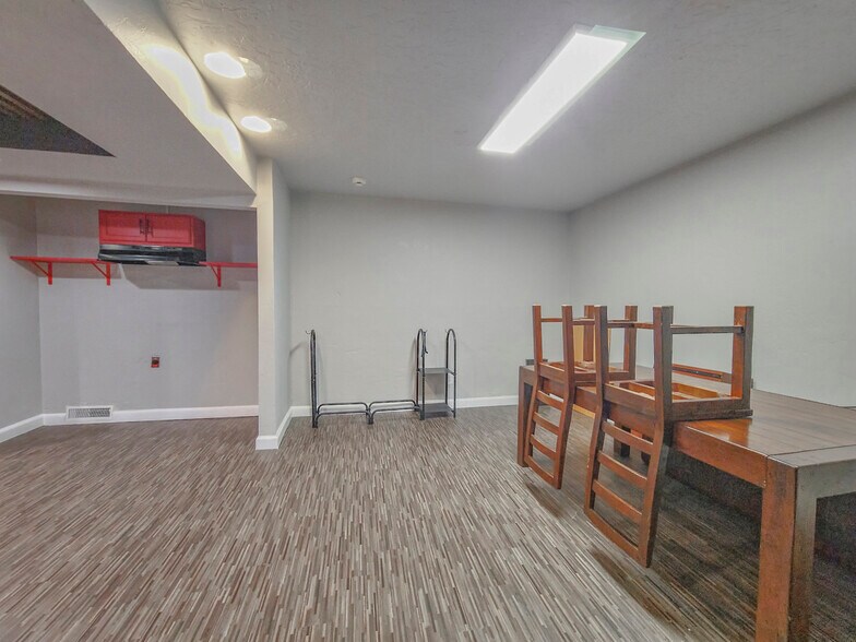 More Photos Of 6001 Nw Expressway, Oklahoma City Office For Sale