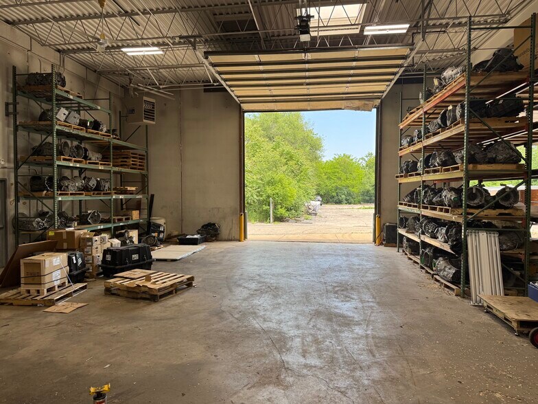 More Photos Of 7218 N Virginia Rd, Crystal Lake Light Distribution For Sale