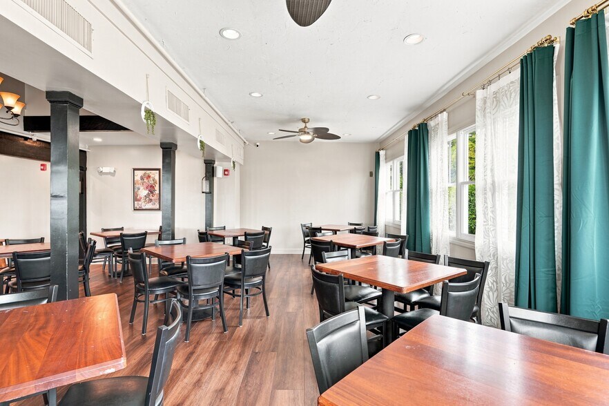 More Photos Of 170 Water St, Plymouth Storefront For Lease