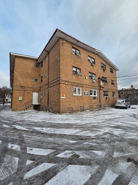 More Photos Of 7822-7824 S South Shore Dr, Chicago Apartments For Sale