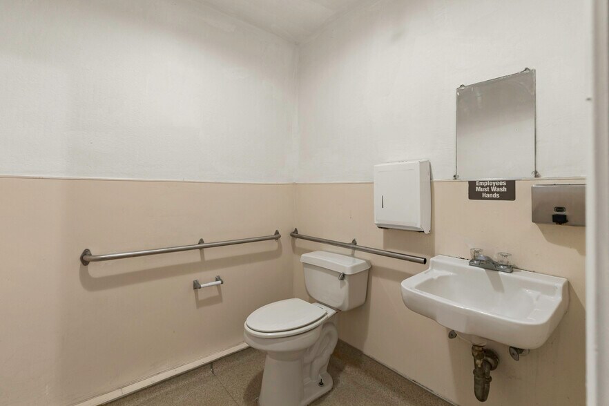 More Photos Of 900-910 Clement St, San Francisco Storefront Retail Office For Lease