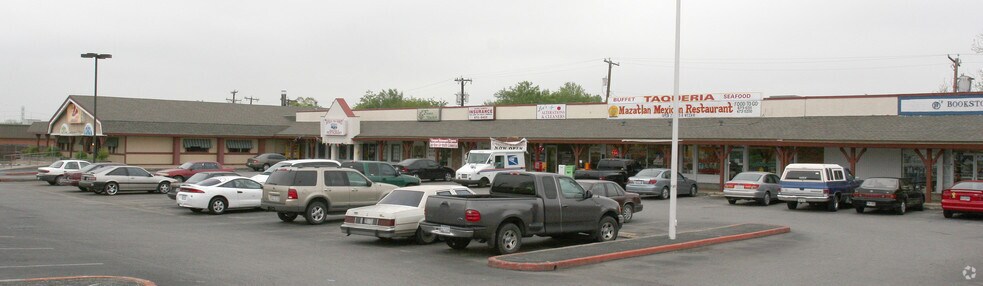 Primary Photo Of 6912-6938 W Military Dr, San Antonio Unknown For Lease